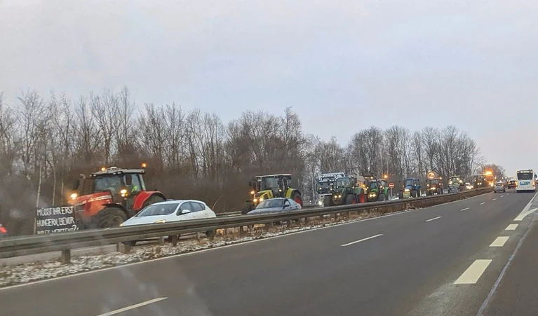 Bauern, Traktoren, Stau, Autobahn — © Bild: Radio Augsburg