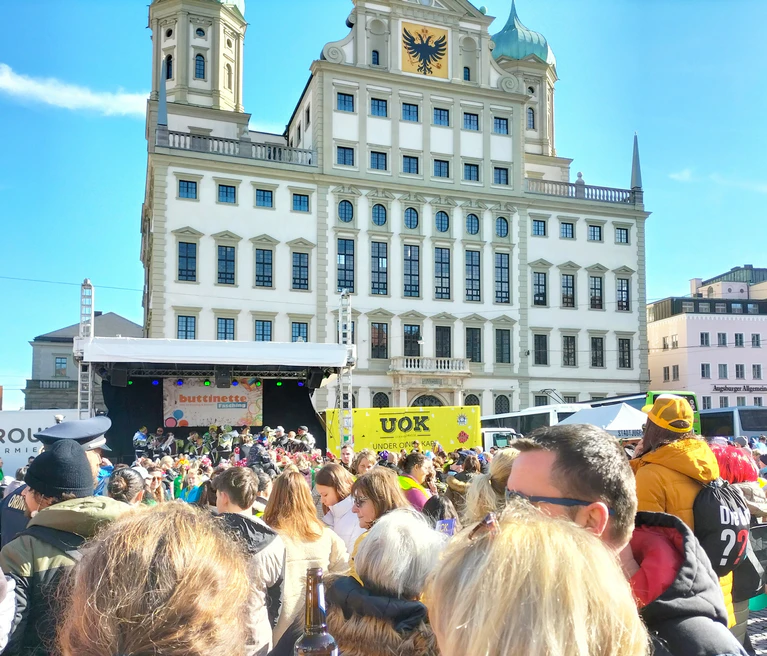Rathausplatz, Fasching, Treiben — © Foto: Radio Augsburg