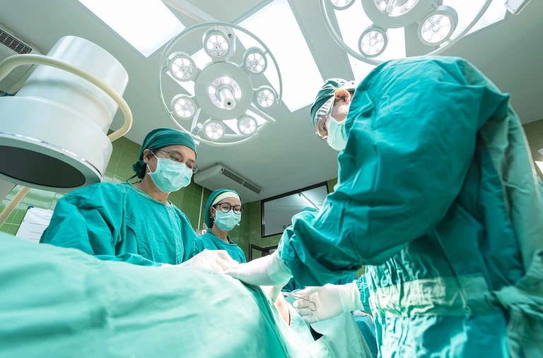 Arzt, OP, Krankenhaus — © Bild: pixabay
