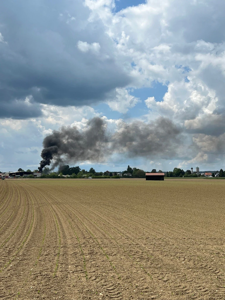 Inningen, Brand, Industriehalle — © Bild: Berufsfeuerwehr Augsburg