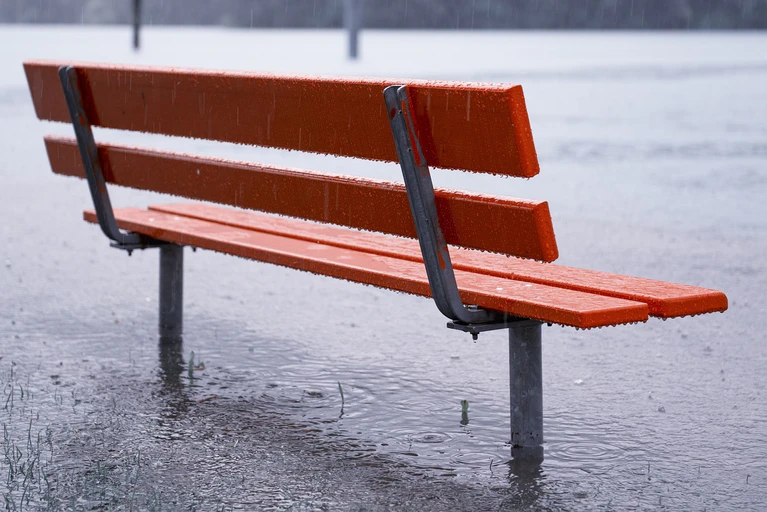 Regen, Bank, Hochwasser, traurig — © Bild: pixabay