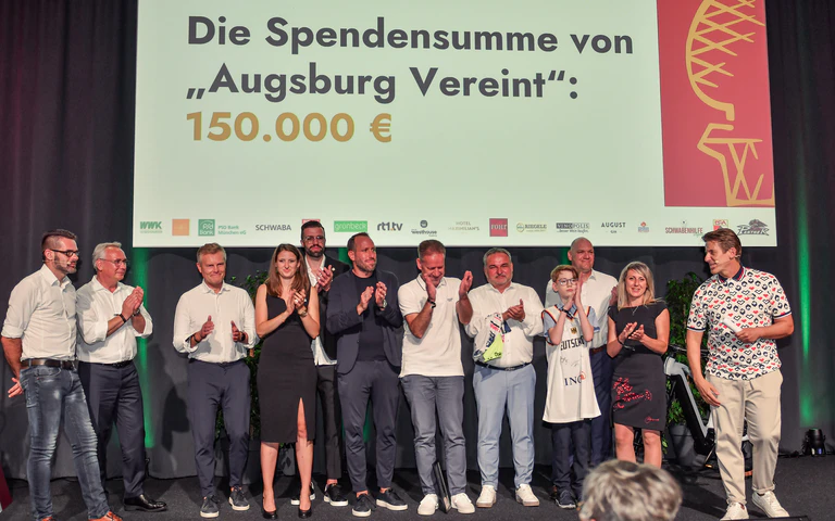 — © FC Augsburg